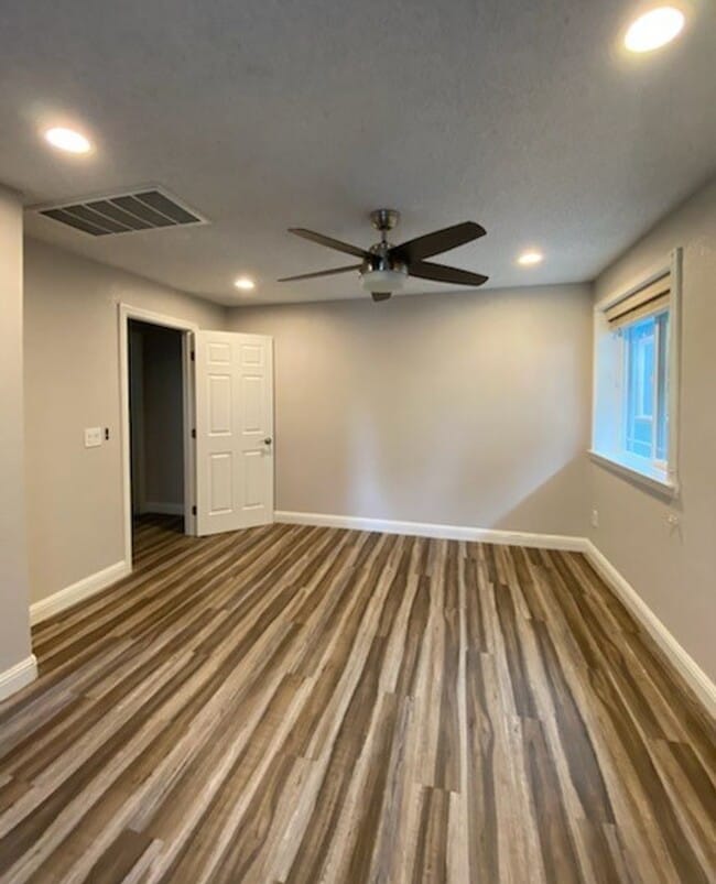 Building Photo - Spacious ADU -  nearly new appliances, flo...