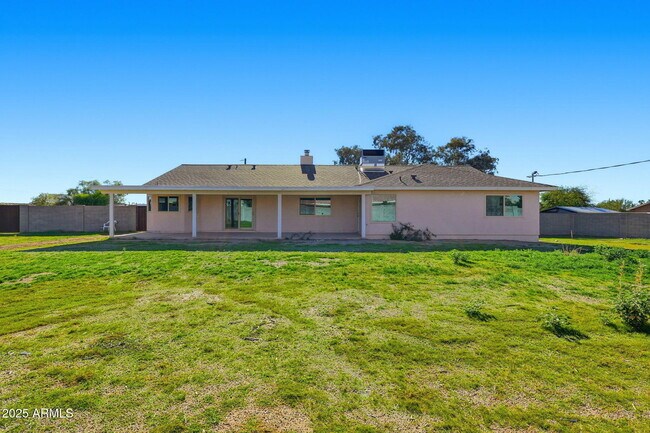 Building Photo - 7016 E Menlo St