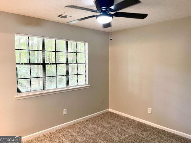 Building Photo - 415 Hillsdale Dr