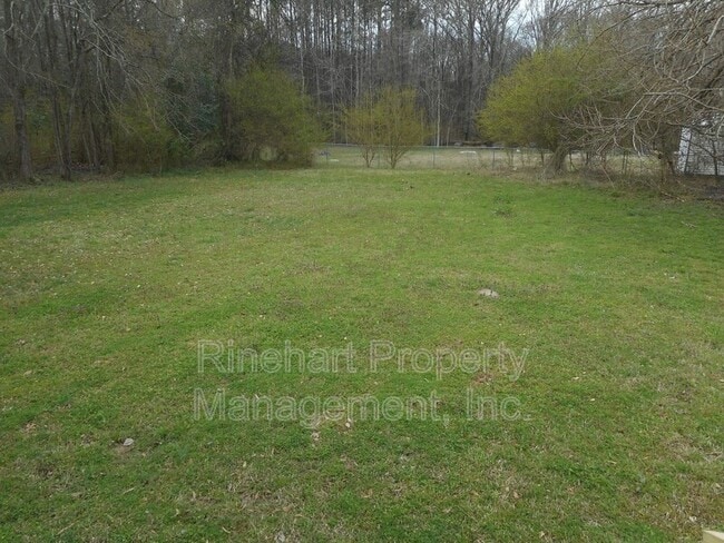 Building Photo - 1431 Edgewood Dr