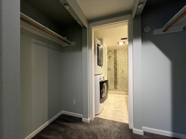 Building Photo - Ground Floor End Unit on Jantzen Beach with River Views & Flexible Living Space