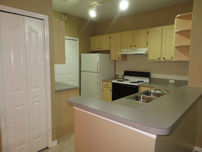 Building Photo - Spacious 4/2 condo in Bella Terra communit...