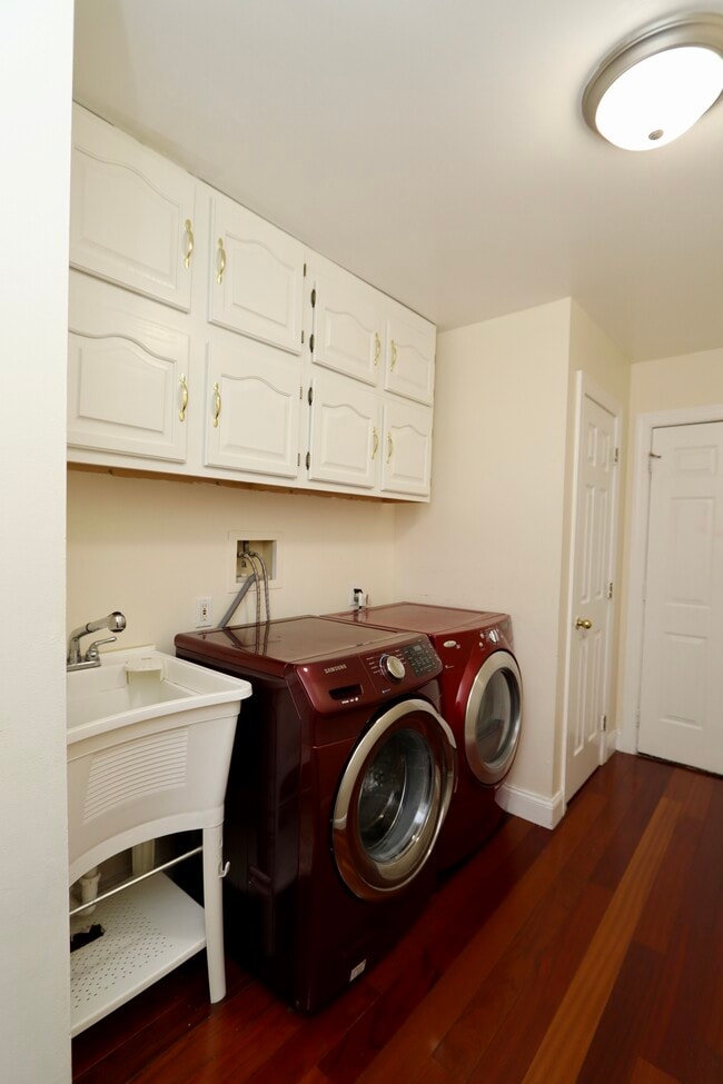 Building Photo - 2969 Columbia Dr