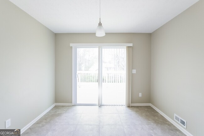 Building Photo - 2459 Chauncey Ln