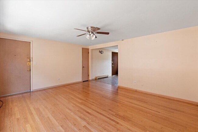 Building Photo - 2650 W Touhy Ave