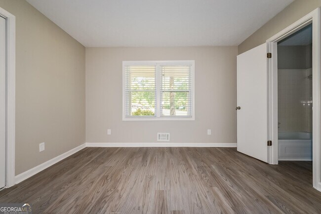 Building Photo - 109 Landover Dr