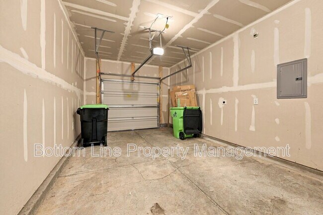 Building Photo - 5811 Woodlawn Dr