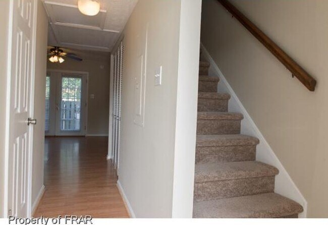 Building Photo - 422 Kirkcaldy Ct