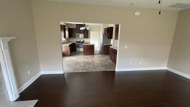 Building Photo - Home For Rent