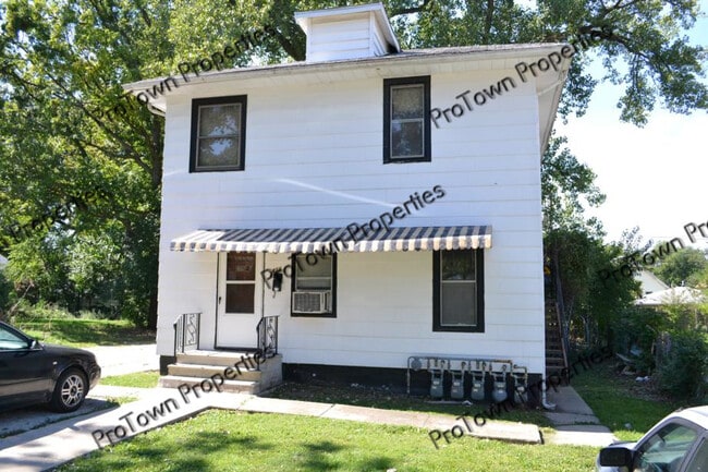 Building Photo - 411 Krakar Ave