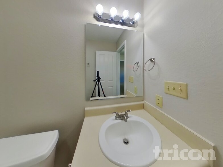 Building Photo - 828 Treyburn Green Dr