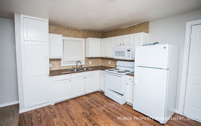 Building Photo - 755 W Knox St