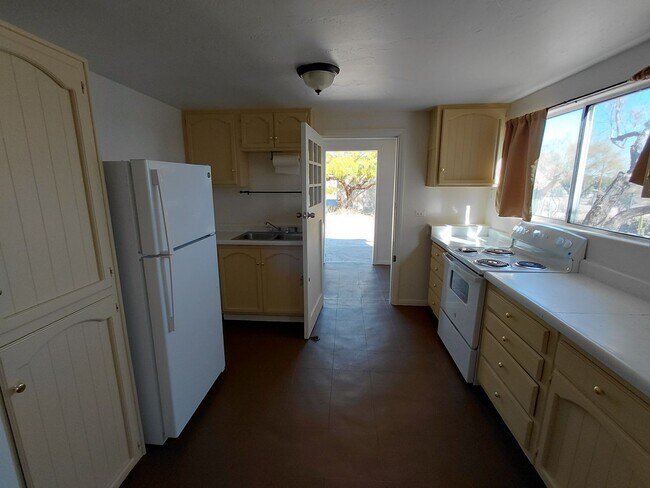 Building Photo - Cozy 2 Bed / 1 Bath Home with Open Space & Privacy – Ocotillo, CA