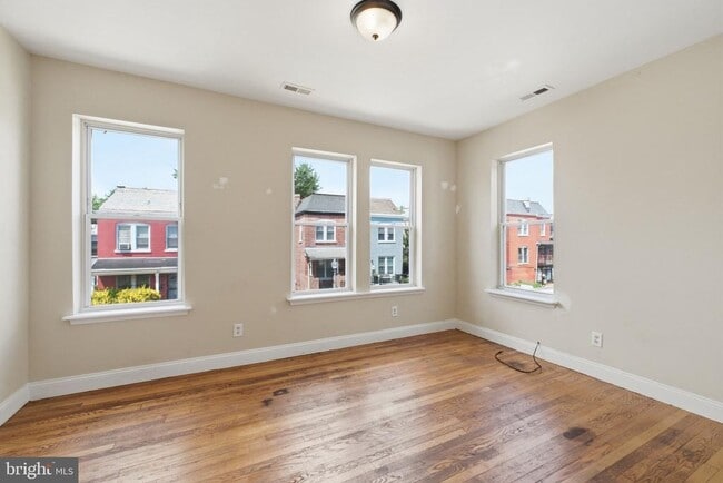 Building Photo - 720 Gresham Pl NW