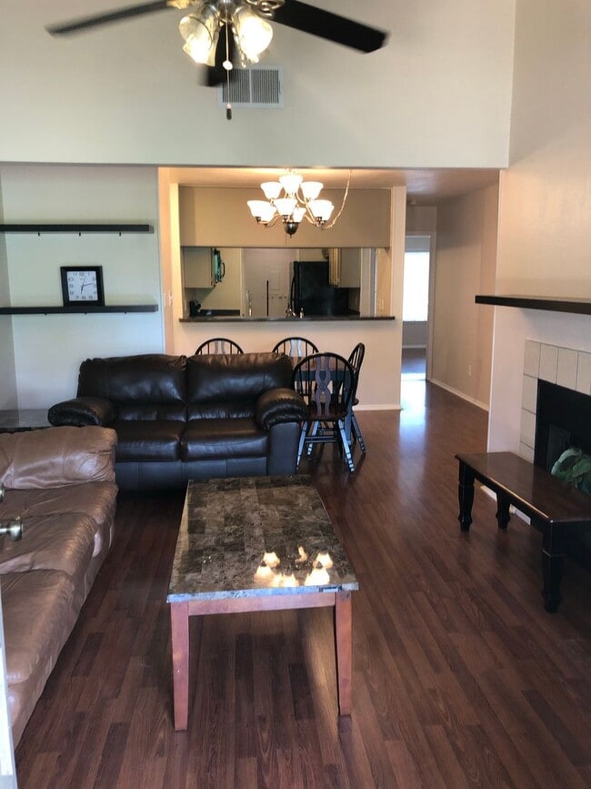 Building Photo - UT PRE-LEASE: 2 BR / 2 BA - Top Floor Unit...