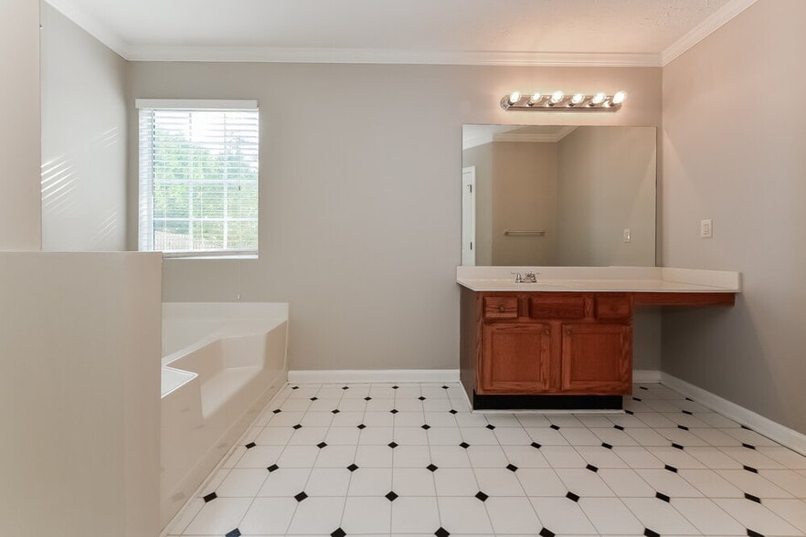 Building Photo - 1304 Violet Ln