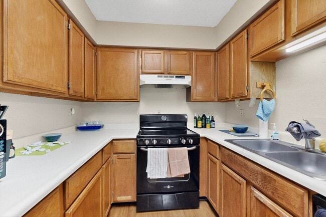 Building Photo - NE 2 Bedroom 2 Bath with Garage