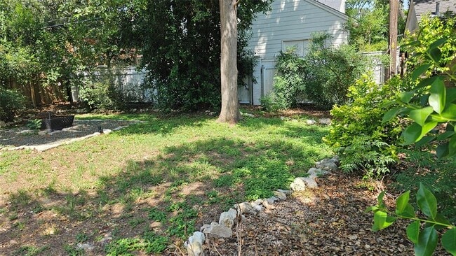 Building Photo - 2403 Jarratt Ave