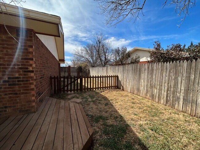 Building Photo - Large and Spacious 3 Bed Home! Mesa & Zia School District!