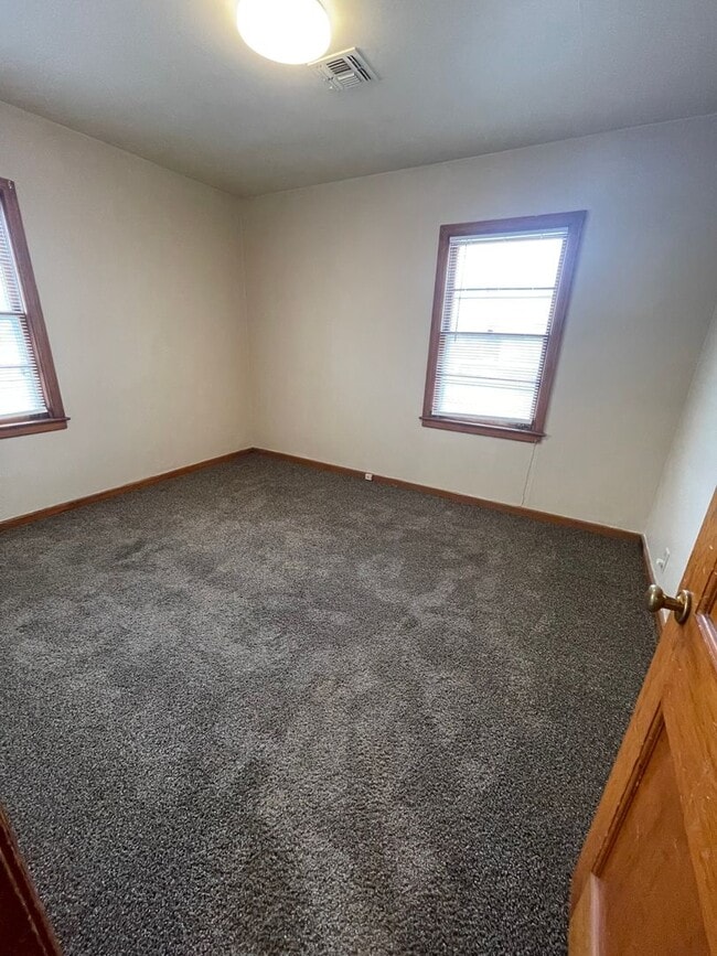 Building Photo - 1206-1208 Eisenhower