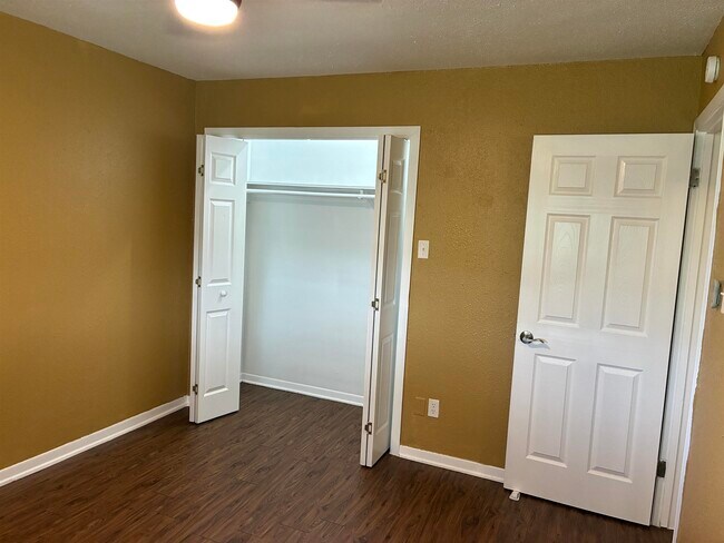 Building Photo - 1112 Northwood Dr