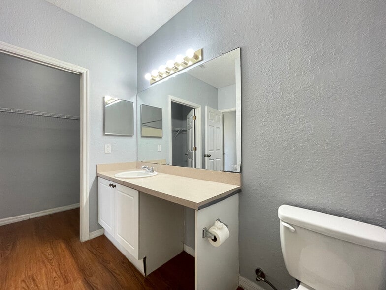 Building Photo - 860 Grand Regency Pointe