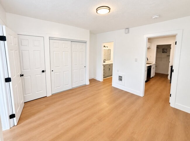 Building Photo - 16 N 100 W