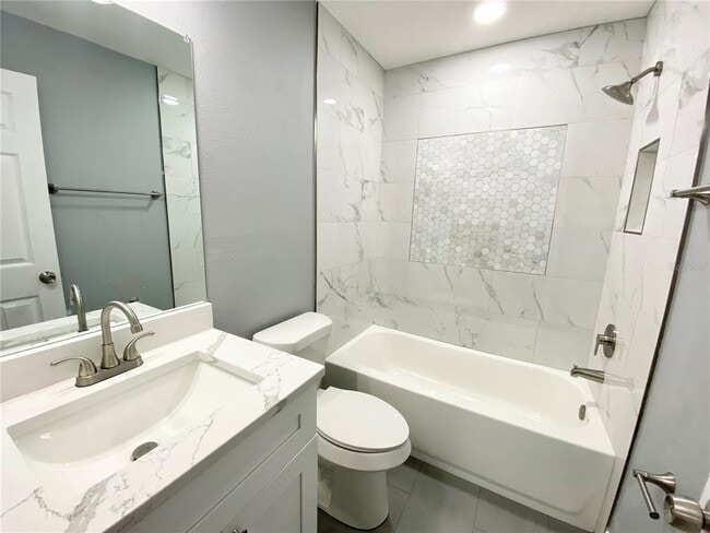Building Photo - 8433 Somerset Dr
