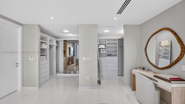 Building Photo - 300 S Biscayne Blvd
