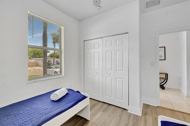 Building Photo - 1816 SW 21st St