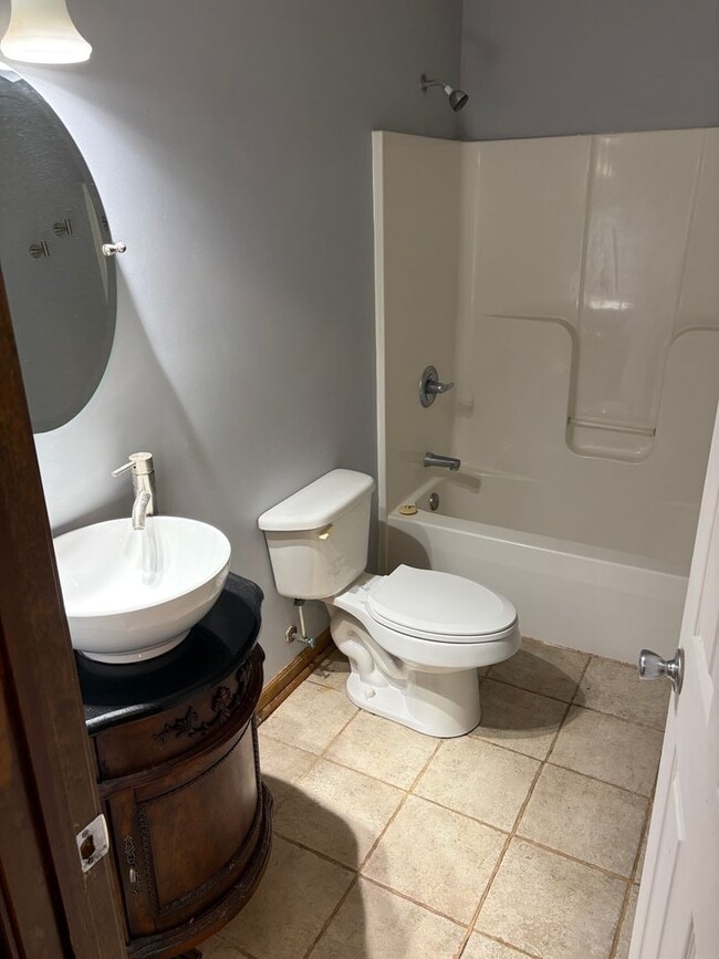 Building Photo - 3BR/2BA Home in Oak Subdivision Featuring a Large Backyard