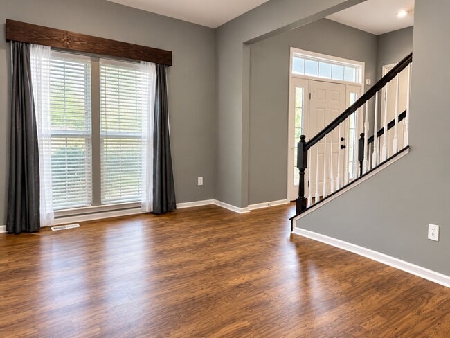 Building Photo - 6 Gallant Fox Lane
