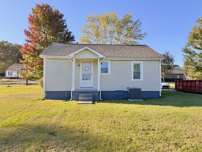 Building Photo - 211 Sanderson Dr