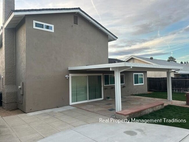 Building Photo - COMING SOON!!! Beautiful Santa Clarita 4 + 3