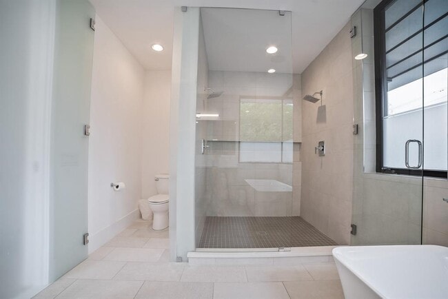 Building Photo - 2003 Melridge Pl