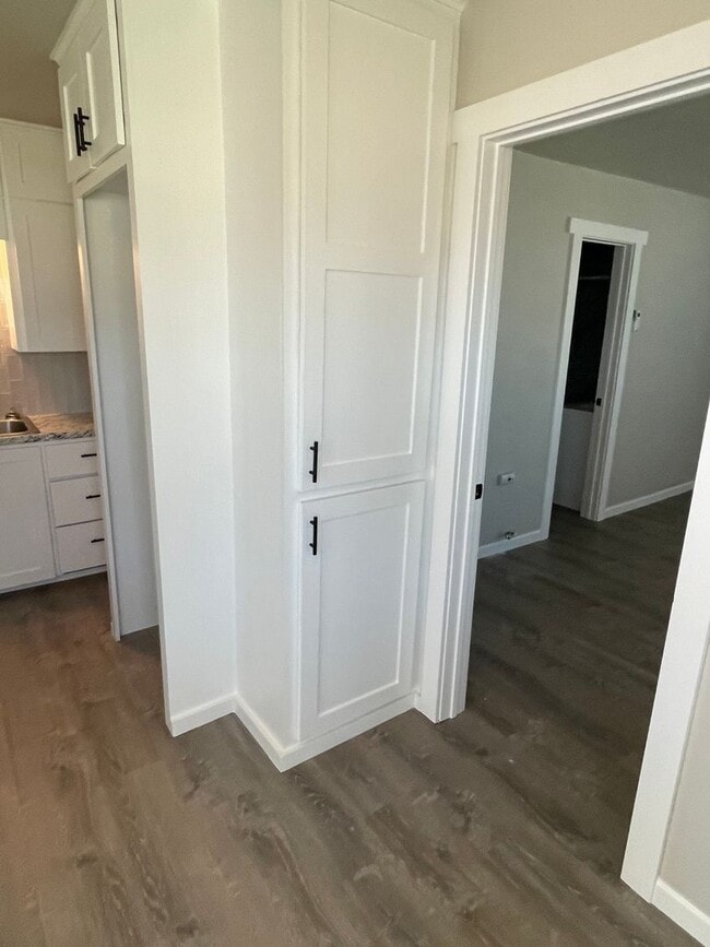 Building Photo - 1 bed 1 bath duplex nestled in Chickasha Oklahoma! large yard, laundry connections, NEWLY REMODELED!