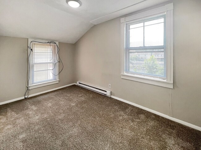 Building Photo - 200 Danis St