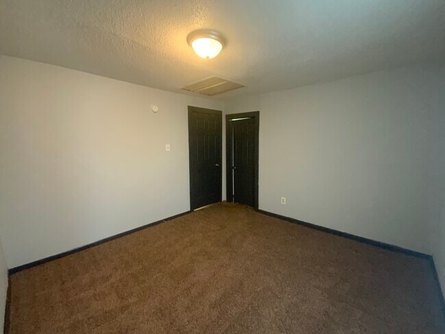 Building Photo - 707 Lawndale Ave