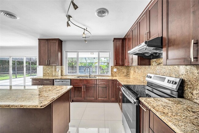 Building Photo - 13100 SW 81st Ave