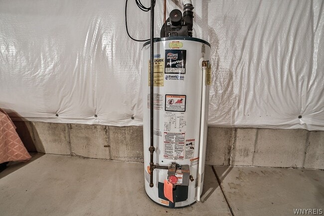 Building Photo - 9 Hidden Creek Ct