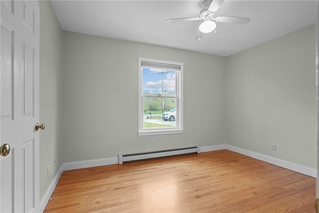 Building Photo - 1037 Main Rd