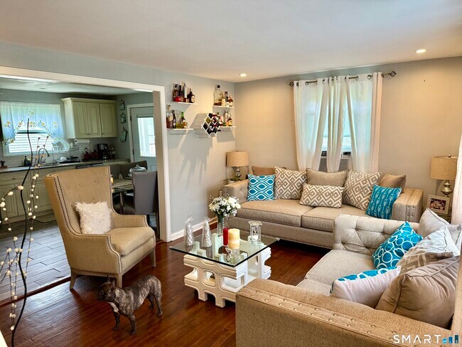 Building Photo - 15 Edwards St