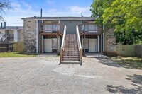 Building Photo - 9903 Roxanna Dr