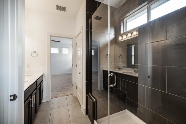 Building Photo - 1408 Casa Dr