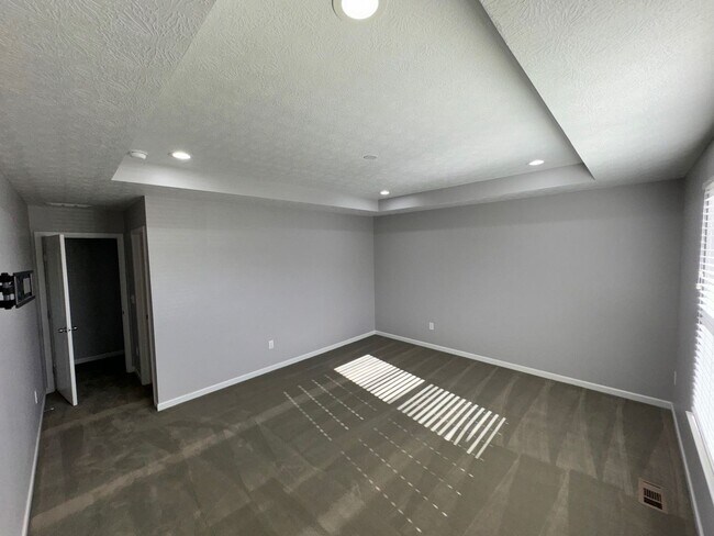 Building Photo - 4-Bedroom House for Rent