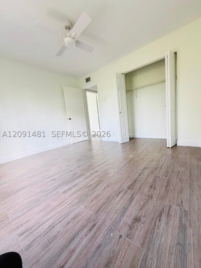 Building Photo - 2425 SW 22nd Ave