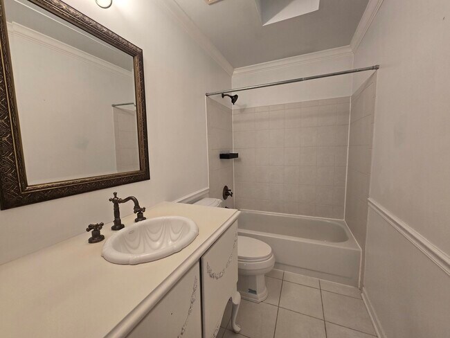 Building Photo - 217 Lexington Ct