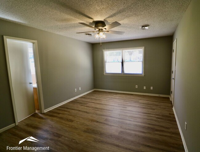 Building Photo - Newly Remodeled Home Near Cico Park