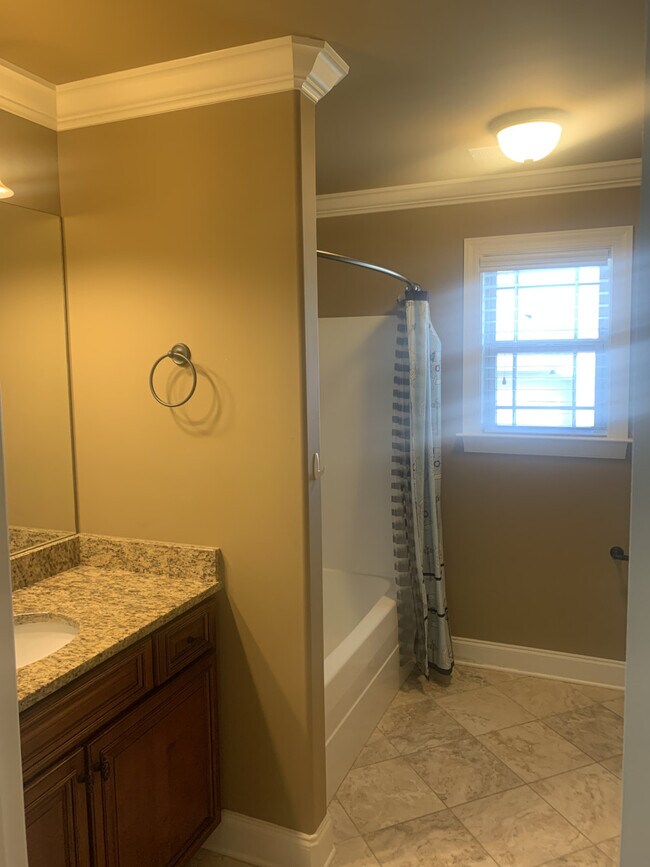 Building Photo - Seven Lakes Dr