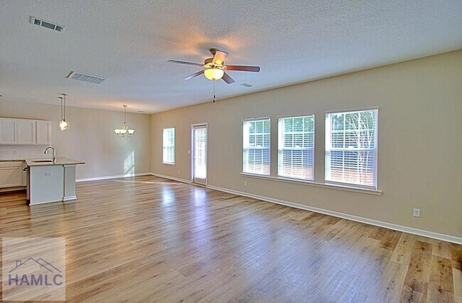 Building Photo - 33 Daylily Ct